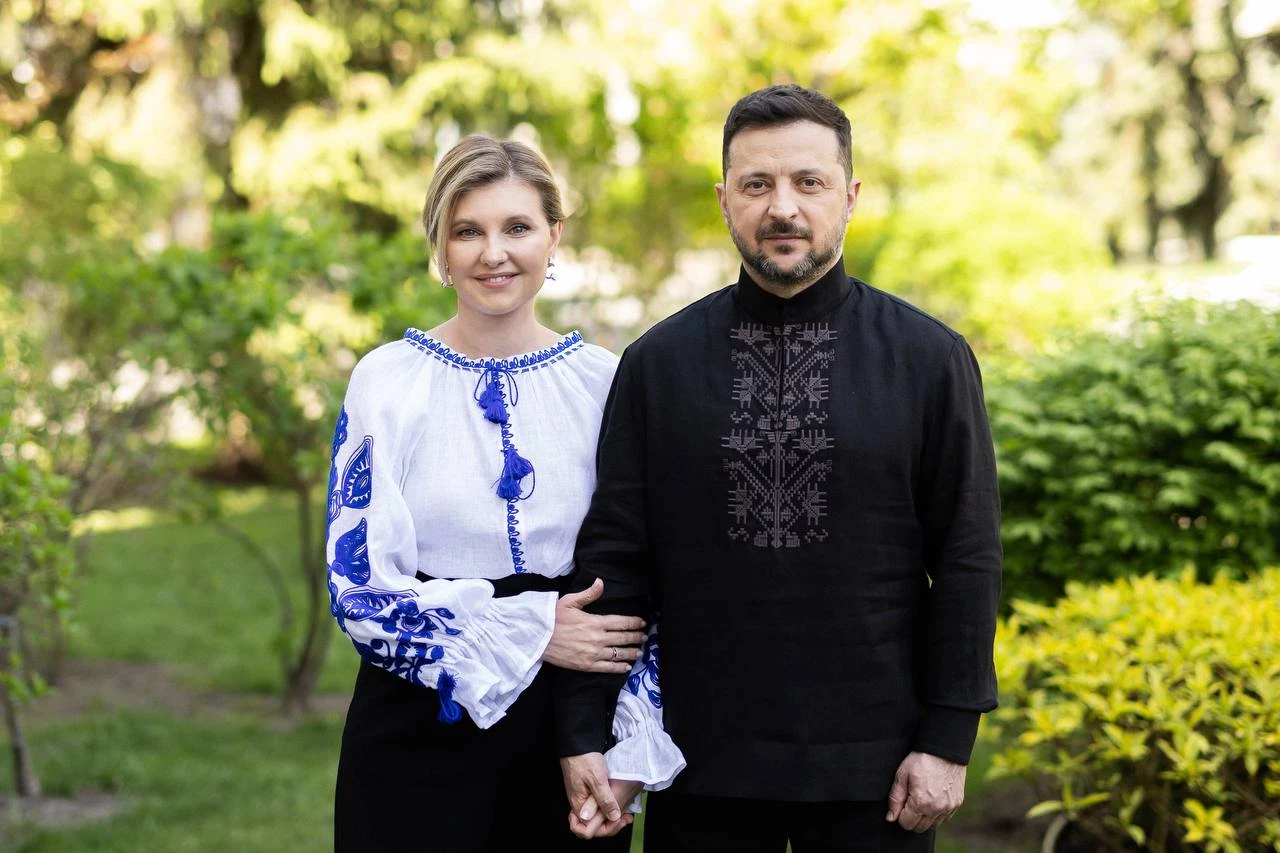 Володимир і Олена Зеленські поздоровили українців з Днем вишитої сорочки