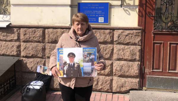 Повернувся з полону диригент військового оркестру 12-ї маріупольської бригади Нацгвардії Іван Лужний 11