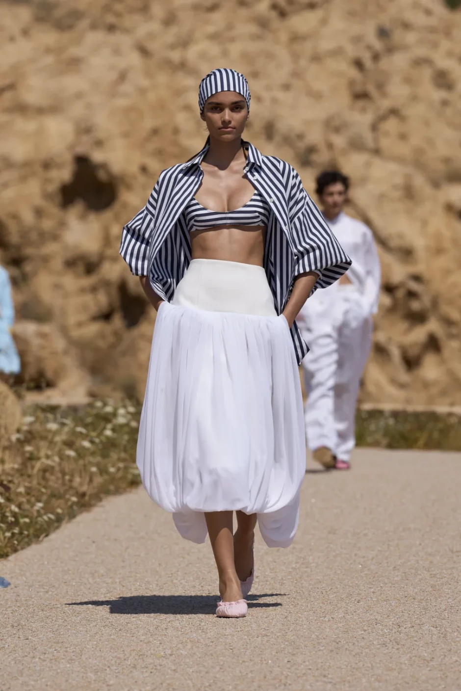Jacquemus продемонстрував найчарівнішу колекцію літа 2027 — після неї негайно захотілося у відпустку9