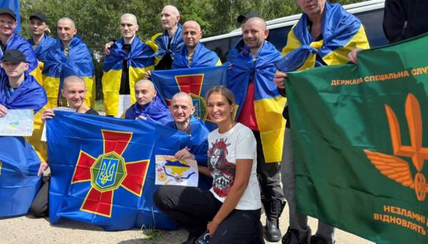 Повернувся з полону диригент військового оркестру 12-ї маріупольської бригади Нацгвардії Іван Лужний 9