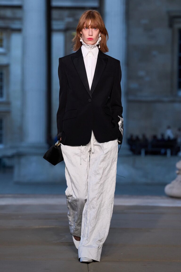 Найактуальніші штани сезону літо 2026 року об'єднує одна особливість. 8 Найактуальніші штани сезону літо 2026 року об'єднує одна особливість. 4