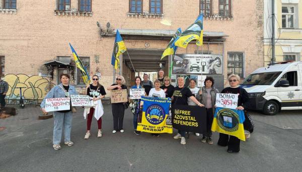 Повернувся з полону диригент військового оркестру 12-ї маріупольської бригади Нацгвардії Іван Лужний 10