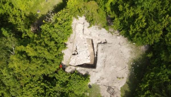 На Хмельниччині виявили фундамент дзвіниці скельного монастиря