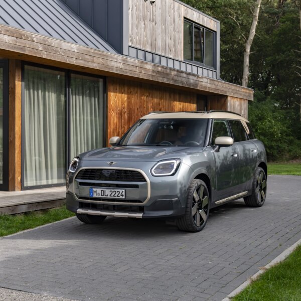 MINI — Автомобільний партнер Vogue Ukraine Wellness Escape