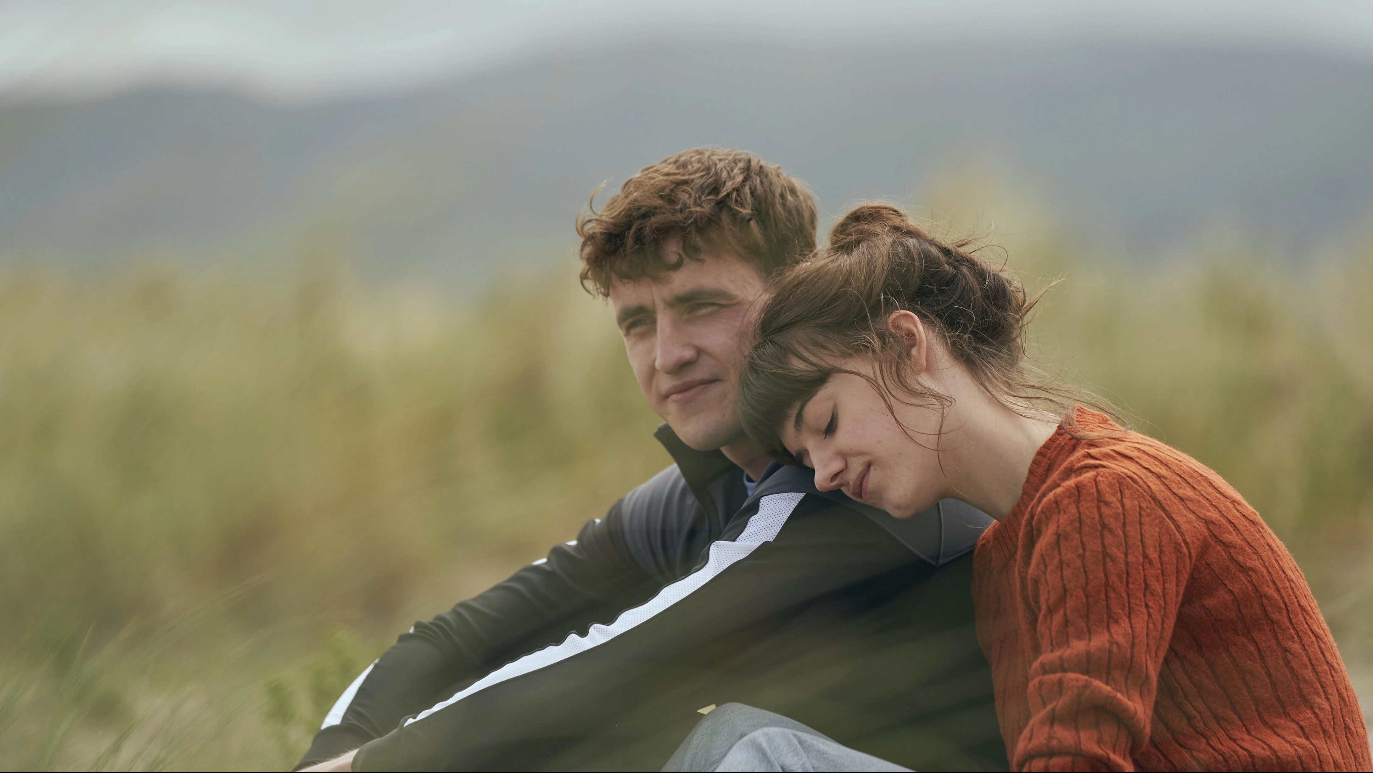 Paul Mescal and Daisy Edgar-Jones in the series 1