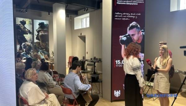У Чернівцях презентували книгу загиблого на війні телеоператора Максима Шварцмана 7