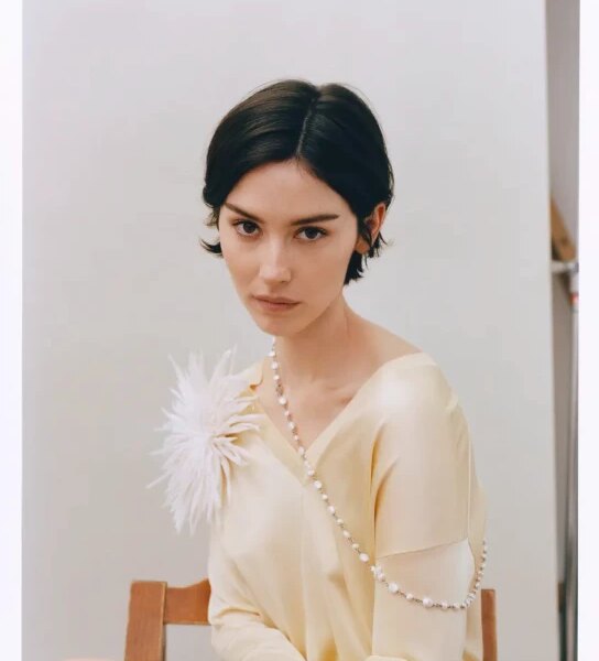 Грейсі Абрамс – нова муза Chanel, яка тепер представляє аромат Coco Mademoiselle Crush Absolu.
