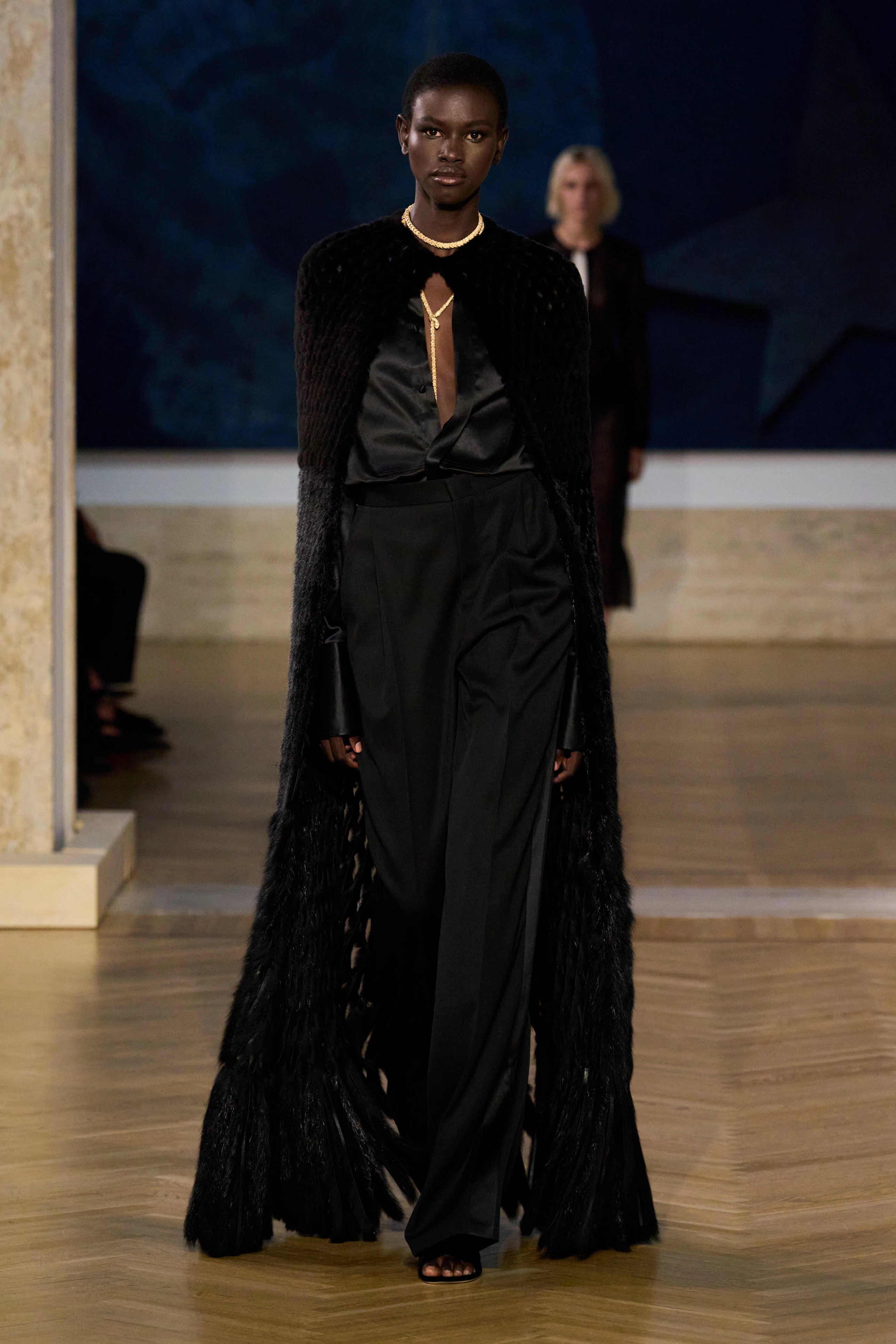 Реальне майстерність: осінньо-зимова колекція Fendi Couture 2026/2027 23 Реальне майстерність: осінньо-зимова колекція Fendi Couture 2026/202717