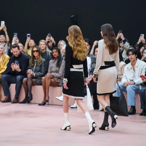 Після Chanel усі говорять про ці чоботи: підбір-куля – головний тренд осені 2026 року.
