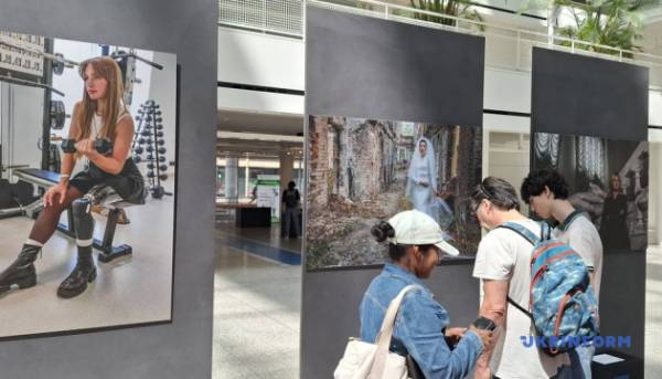 У Гаазі відкрилася фотовиставка Говарда Баффета про незламність українців