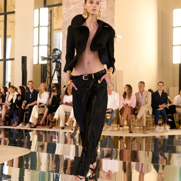Головна 199 Schiaparelli’s Latest Collection Blurs the Lines Between Fashion and Art