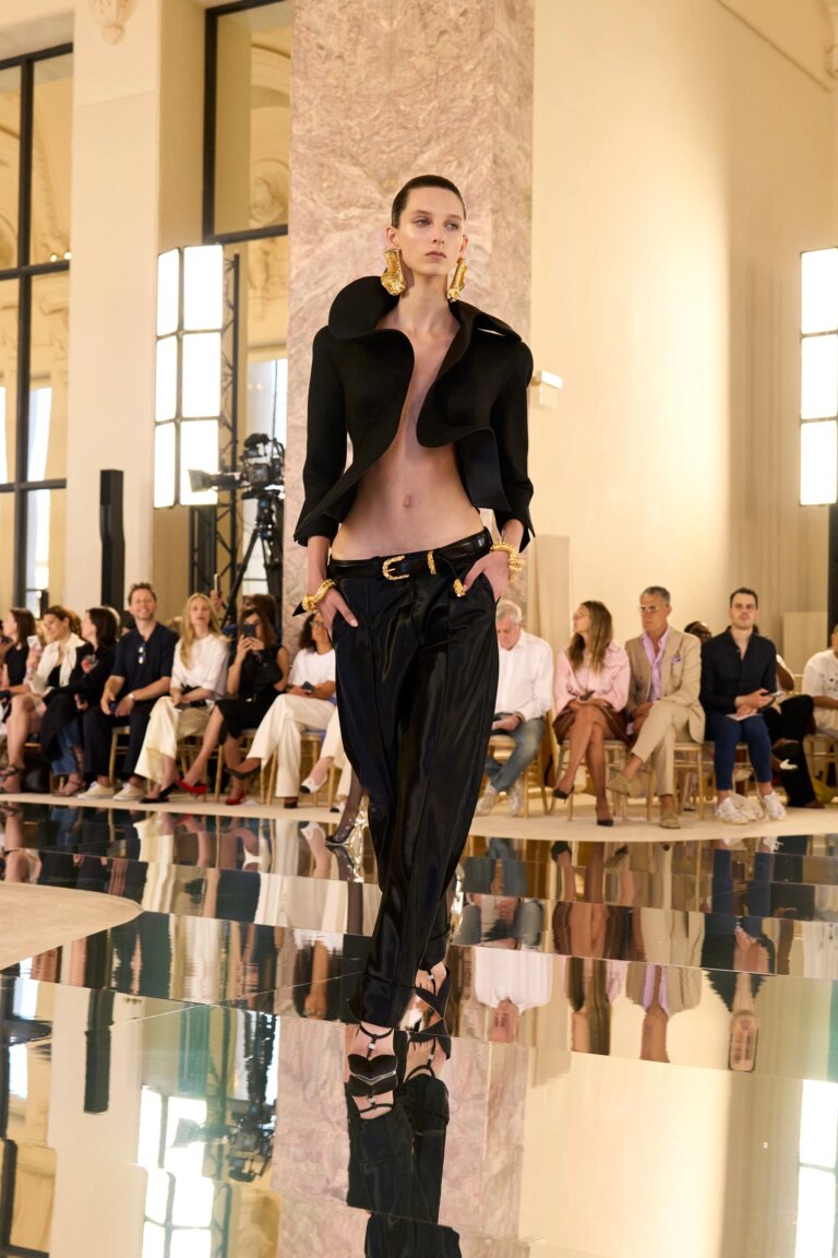 Schiaparelli's Latest Collection Blurs the Lines Between Fashion and Art 6
