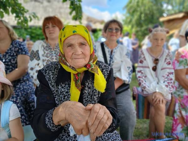 «Зажинки»: перші зібрані з поля колоски відклали на різдвяний дідух 27 «Зажинки»: перші зібрані з поля колоски відклали на різдвяний дідух 27