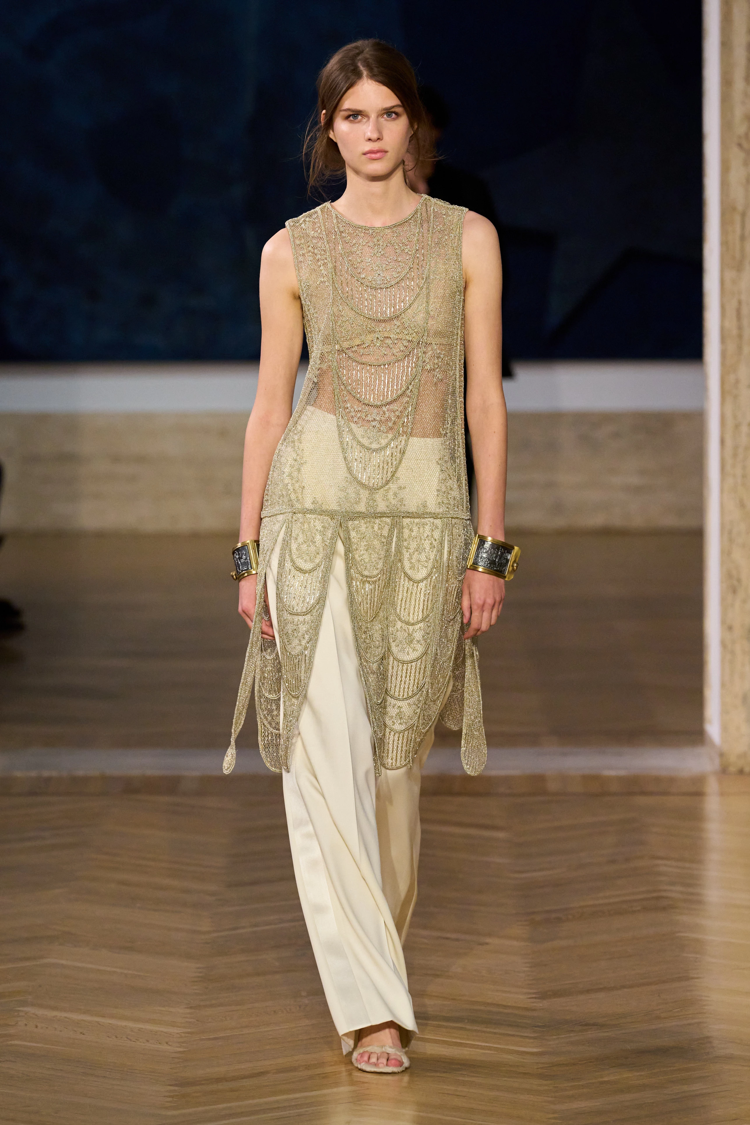 Реальне майстерність: осінньо-зимова колекція Fendi Couture 2026/2027 20 Реальне майстерність: осінньо-зимова колекція Fendi Couture 2026/202711