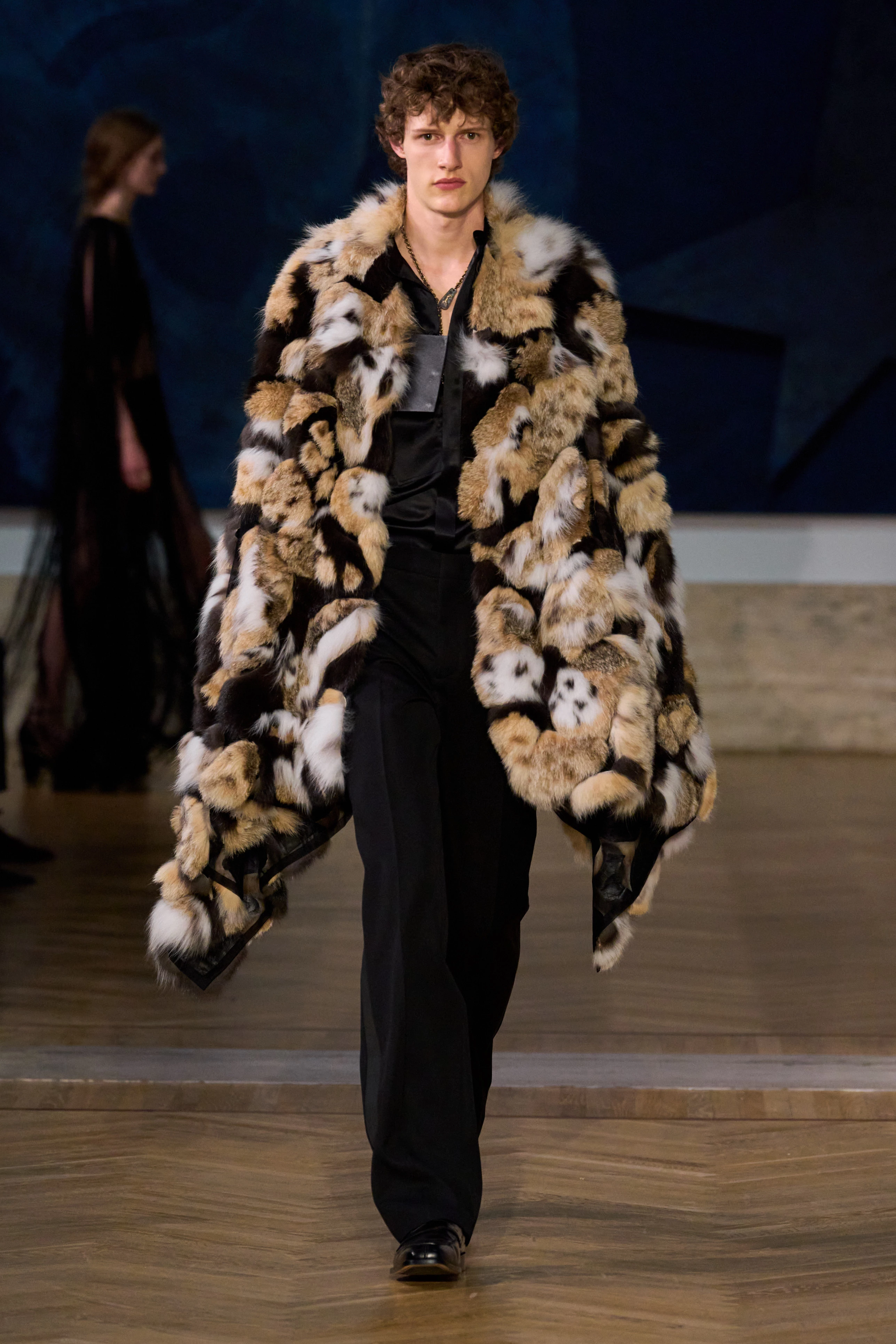 Реальне майстерність: осінньо-зимова колекція Fendi Couture 2026/2027 21 Реальне майстерність: осінньо-зимова колекція Fendi Couture 2026/202713