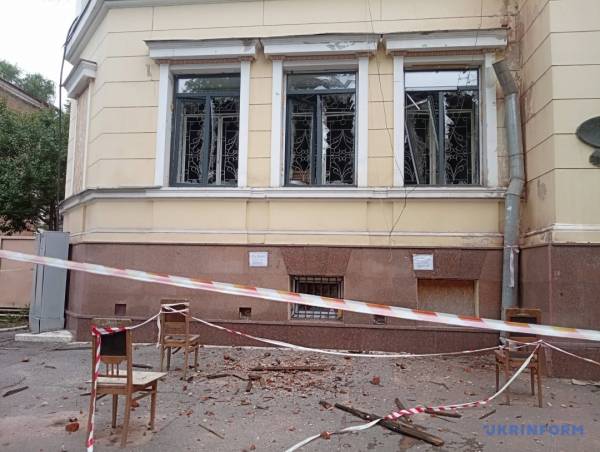 У Харківському художньому музеї уточнили дані про пошкодження картин після удару РФ 8