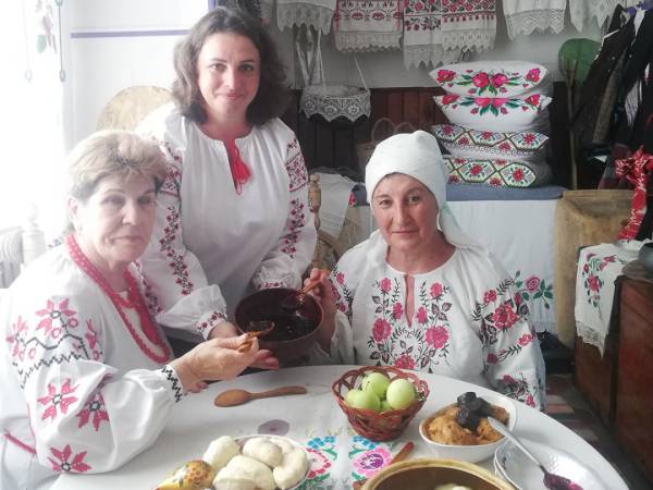 На городі бузина - на столі бузинник 18 На городі бузина - на столі бузинник 18
