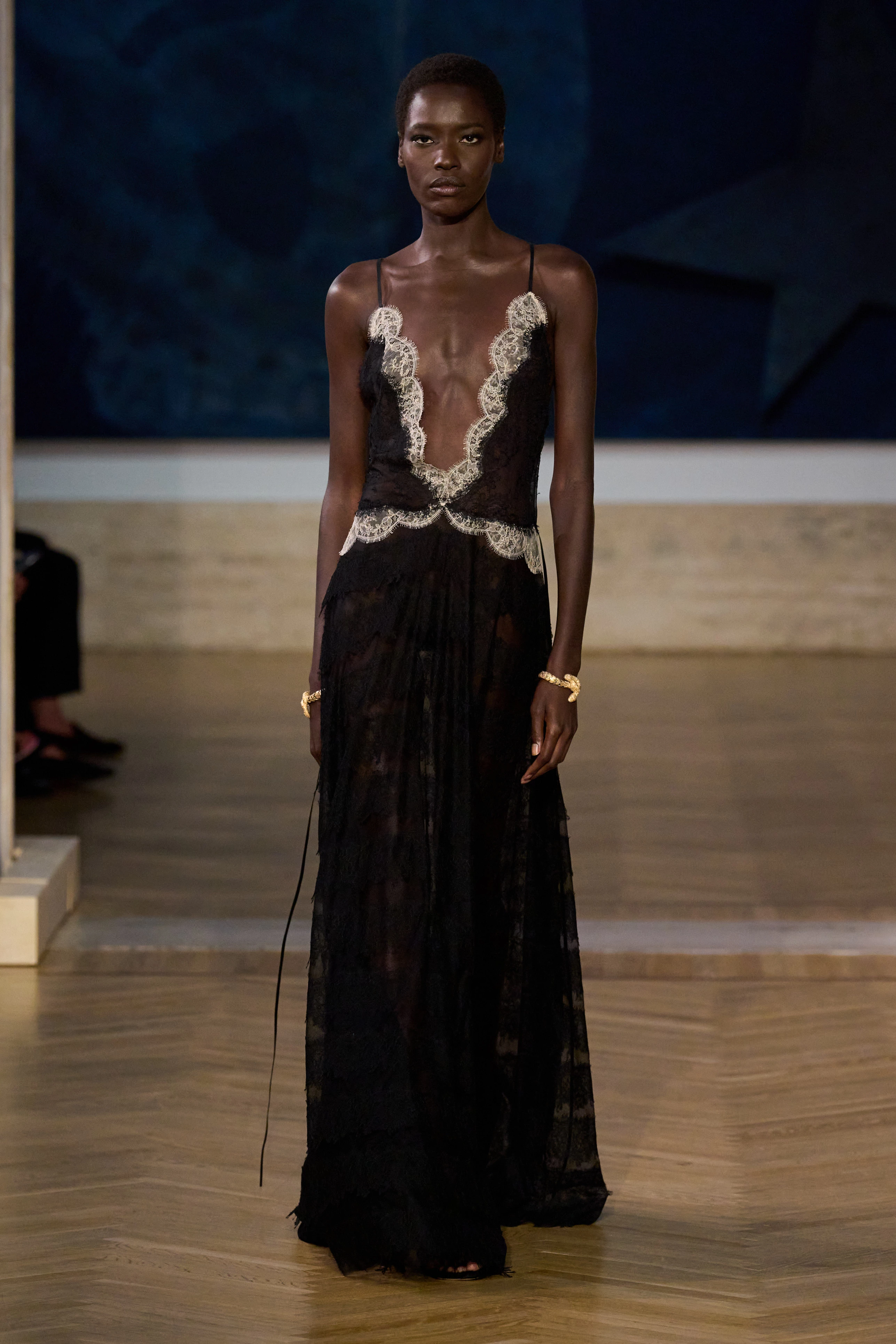 Реальне майстерність: осінньо-зимова колекція Fendi Couture 2026/2027 28 Реальне майстерність: осінньо-зимова колекція Fendi Couture 2026/202727