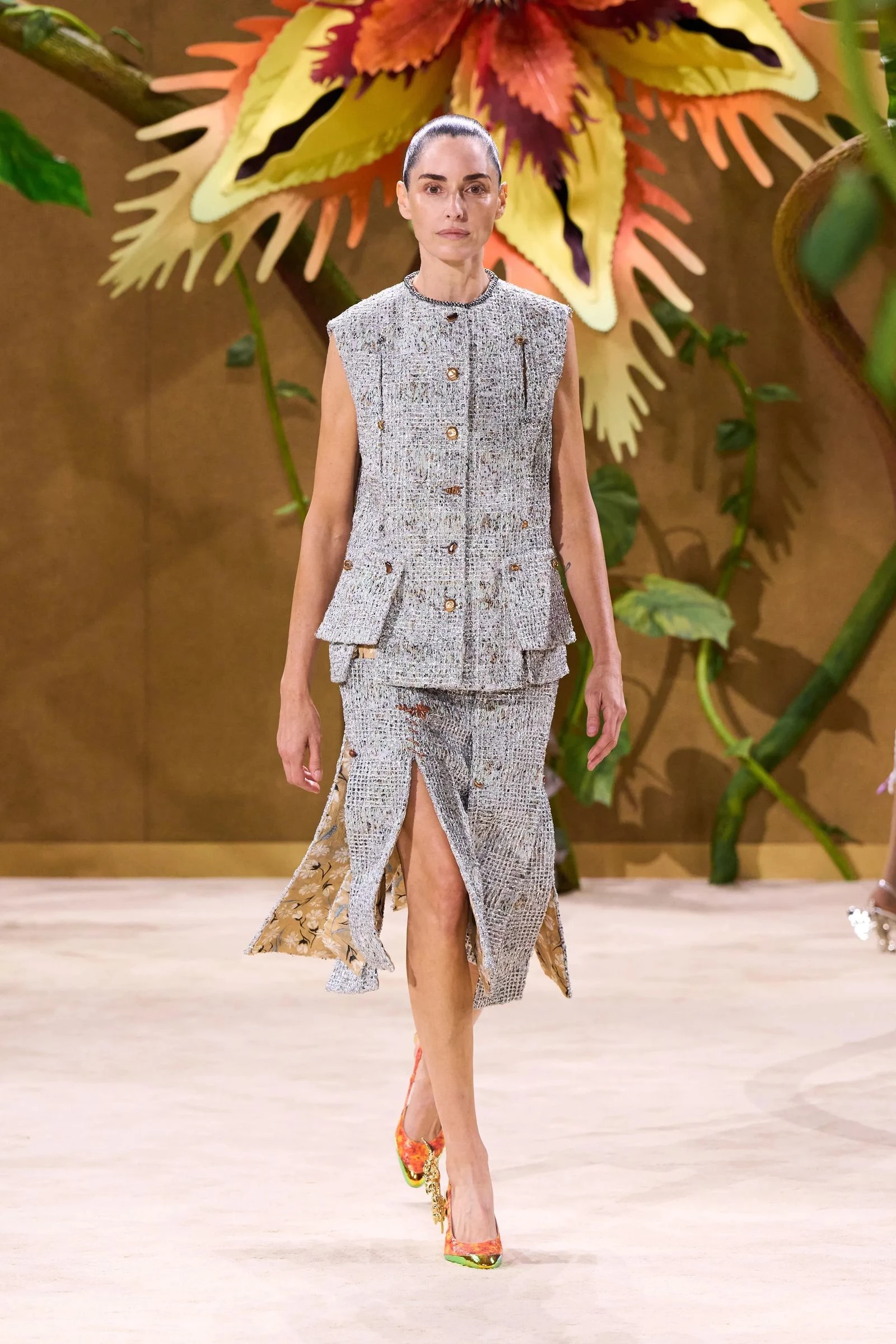 Казкові черевички від Chanel запанували на подіумі haute couture у столиці Франції.