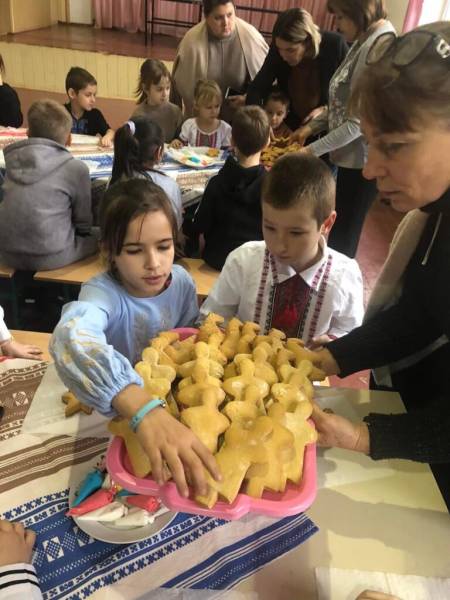 До переліку нематеріальної спадщини внесли традицію виготовлення і дарування печива «Коники і баришні» 6