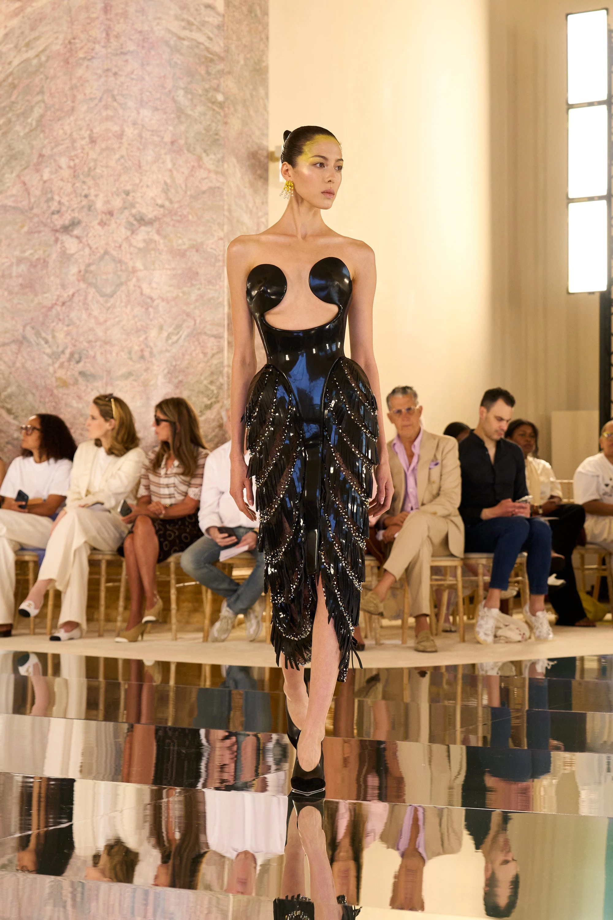 Schiaparelli's Latest Collection Blurs the Lines Between Fashion and Art2