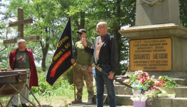 На Вінниччині облаштували місце поховання козацького полковника Данила Нечая 9