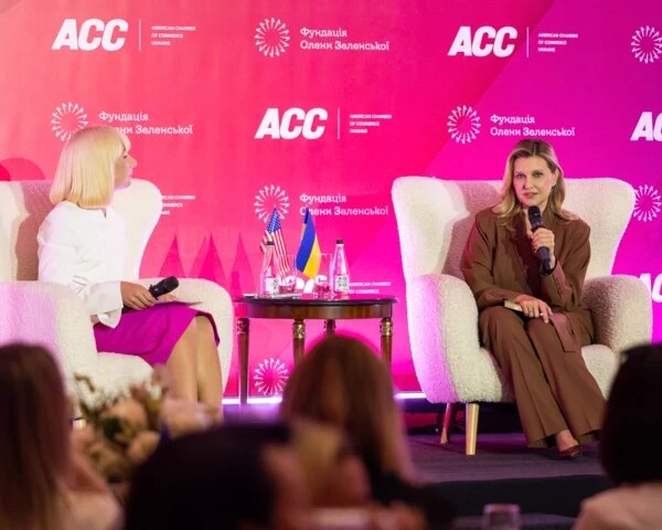 “Людська міць”: Олена Зеленська звернулася до присутніх на події Американської торговельної палати в Україні