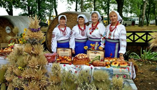 На Вінниччині вшанували традиції обрядовими хлібами та дідухами 10