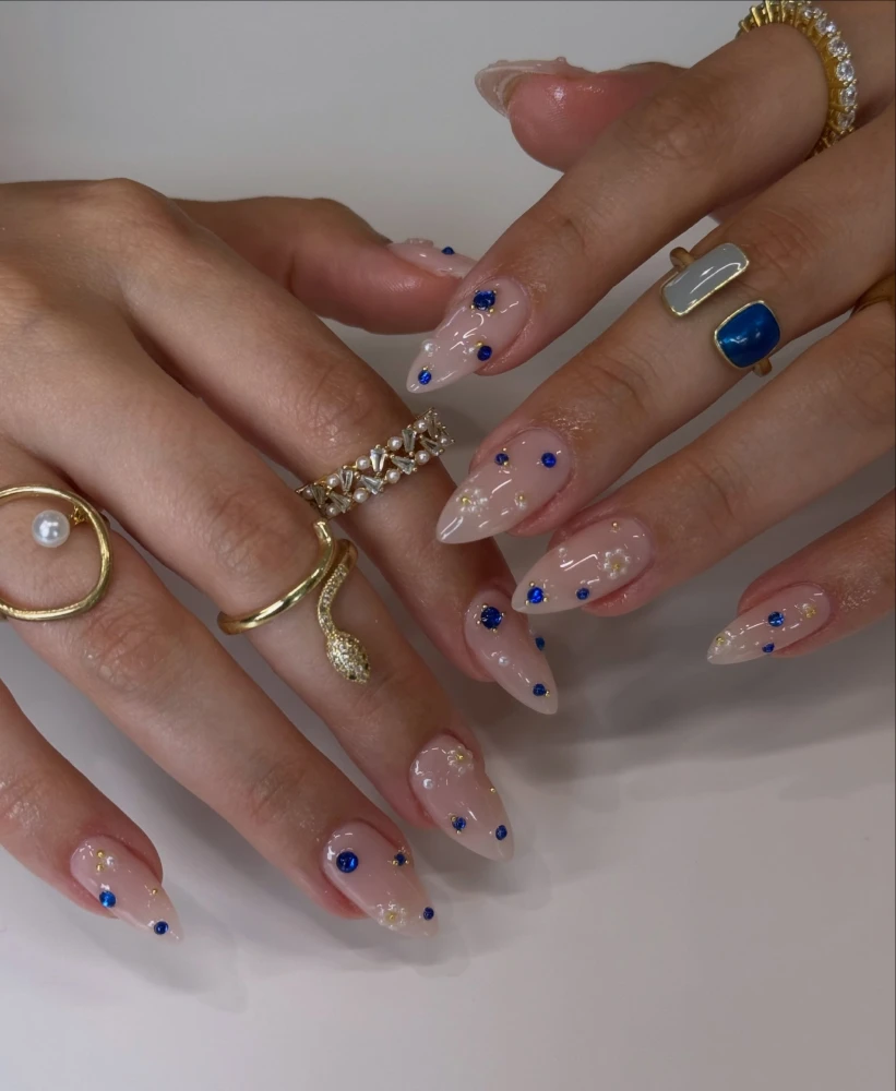 Цей манікюр Кайлі Дженнер — один із головних nail-трендів осені 2026 року8