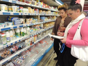 Українці купують менше масла та цукру: виробники зменшують вагу упаковок 6 Масло — 180 г замість 200, цукор — 900 г: українцям продають менше продуктів за ті самі гроші2