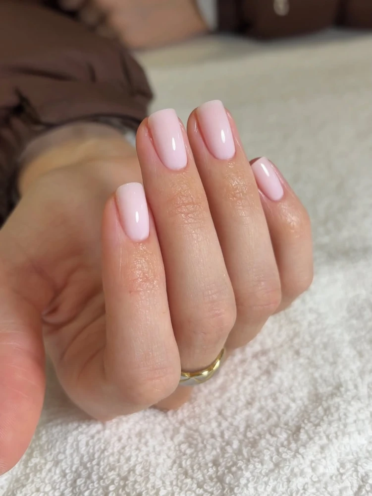 Petal nails — ніжний тренд манікюру літа-20264