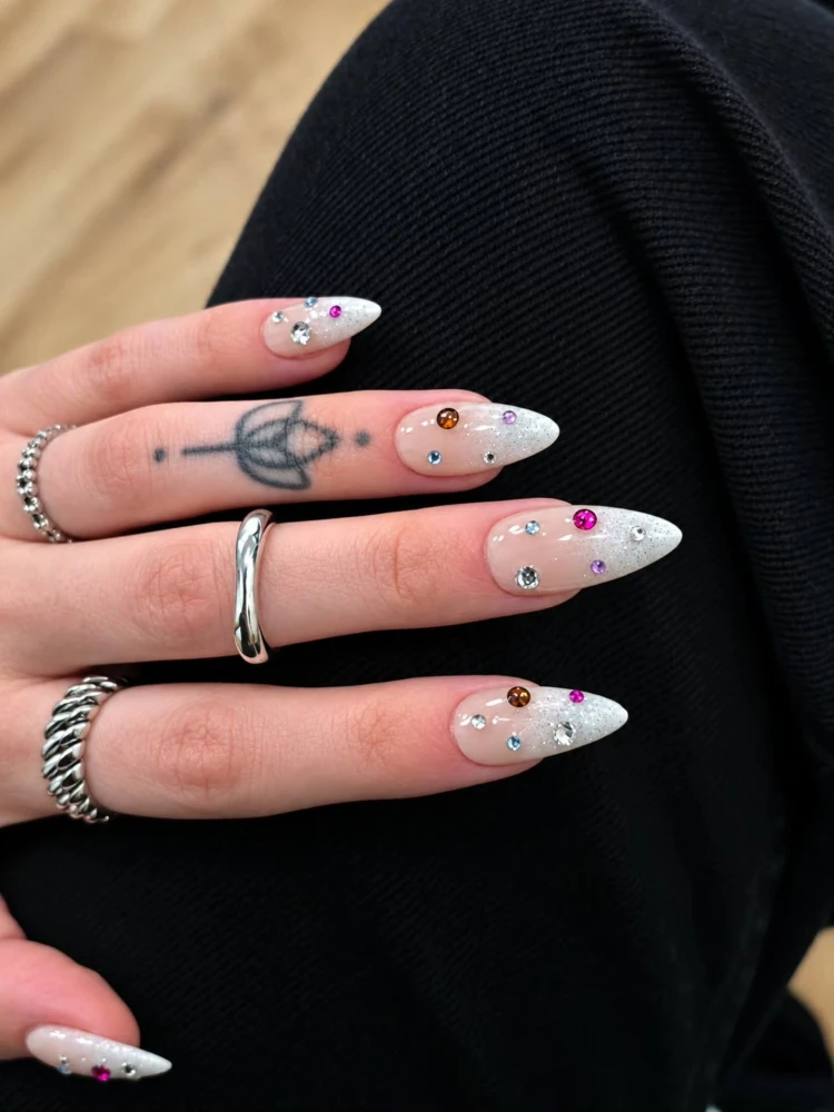 Цей манікюр Кайлі Дженнер — один із головних nail-трендів осені 2026 року3