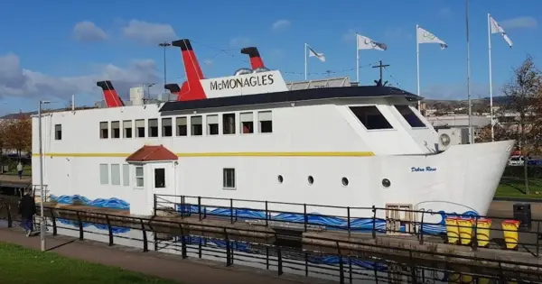 Риба з картоплею фрі з човна: британський паб вигадав послугу “sail-thru”