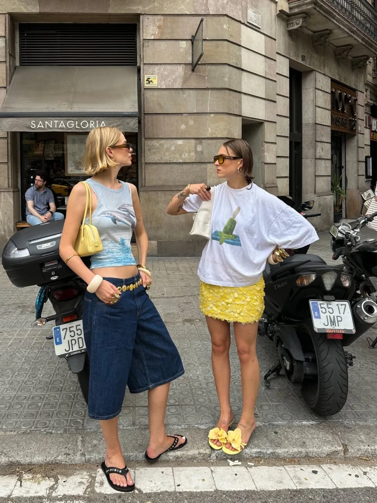 Футболки, що підкорюють street style: новий тренд для всіх 13 Ці футболки — новий streetstyle-хіт, який може приміряти кожна4