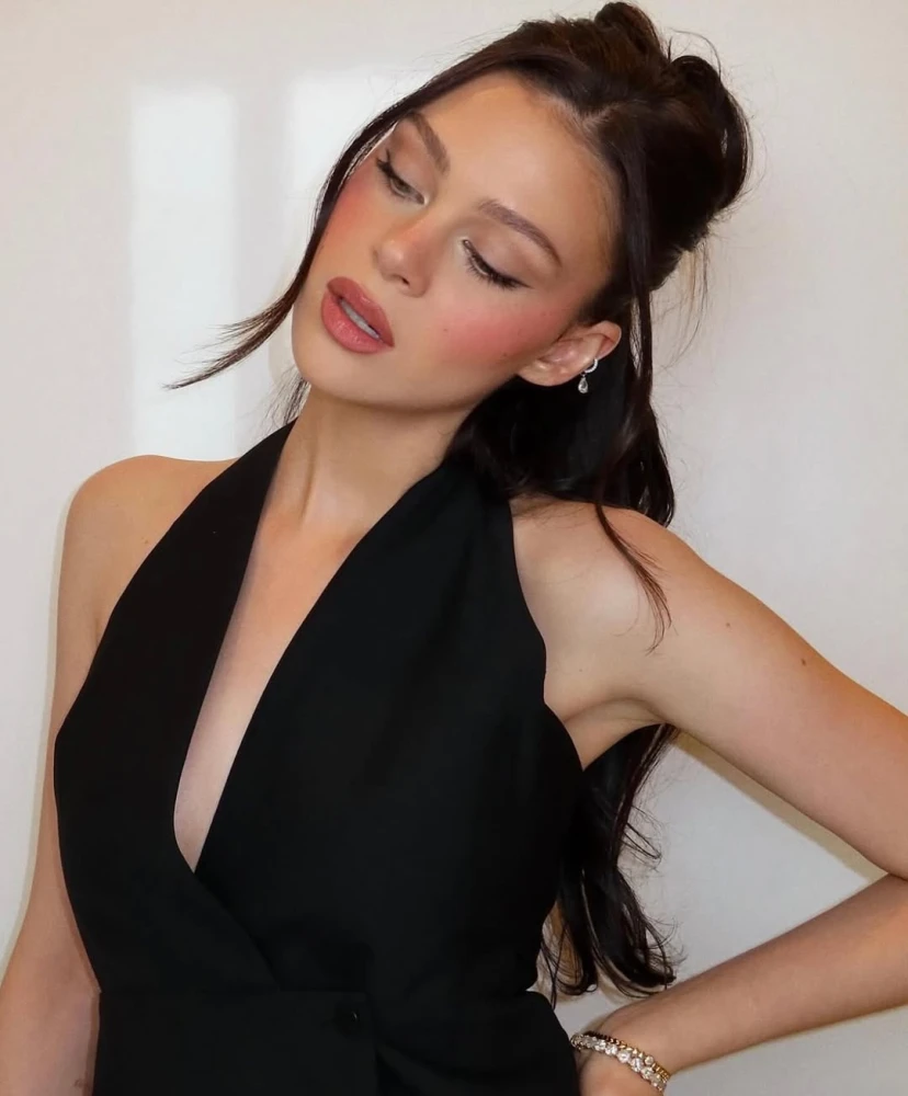 Lip blush: тренд макіяжу, що надає губам м'якості 16 Lip blush — трендова техніка макіяжу, що створює м’який ефект блюру4