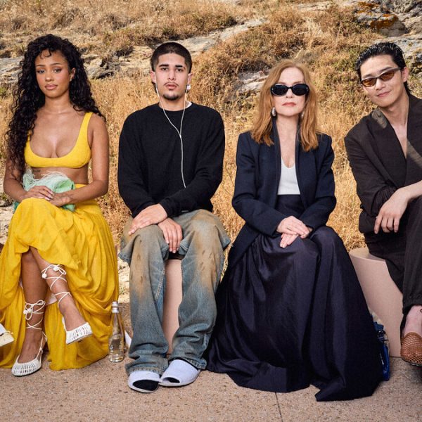 Jacquemus зібрав зірок на Корсиці: від Ізабель Юппер до Тіни Кунакі
