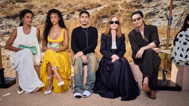 Jacquemus зібрав зірок на Корсиці: від Ізабель Юппер до Тіни Кунакі 1