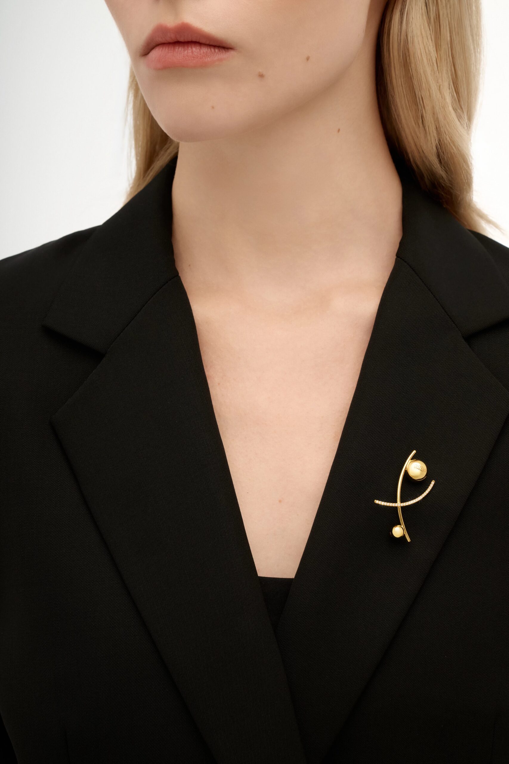 Головна 202 Guzema Jewelry презентували прикрасу для Vogue Ukraine Leaders Gala