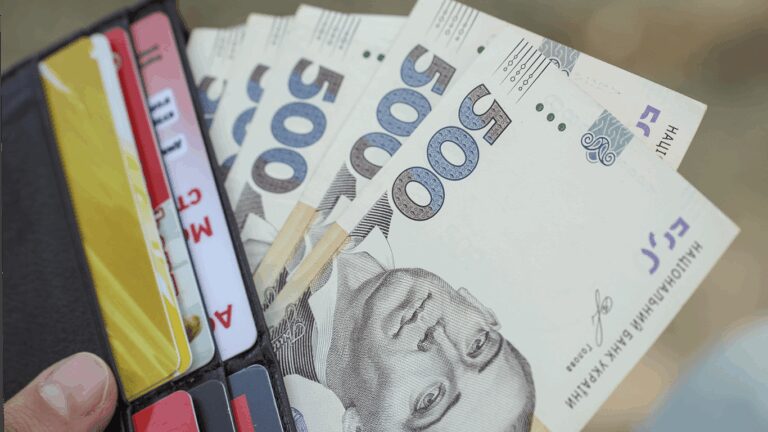 2700 гривень до Дня Незалежності: можливі проблеми з виплатою 38 2700 гривень до Дня Незалежності: можливі проблеми з виплатою 11