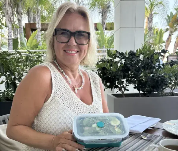 Нікола Льюїс: Я готую свій обід зі сніданку «шведський стіл» і не зупинюся, попри хейтерів