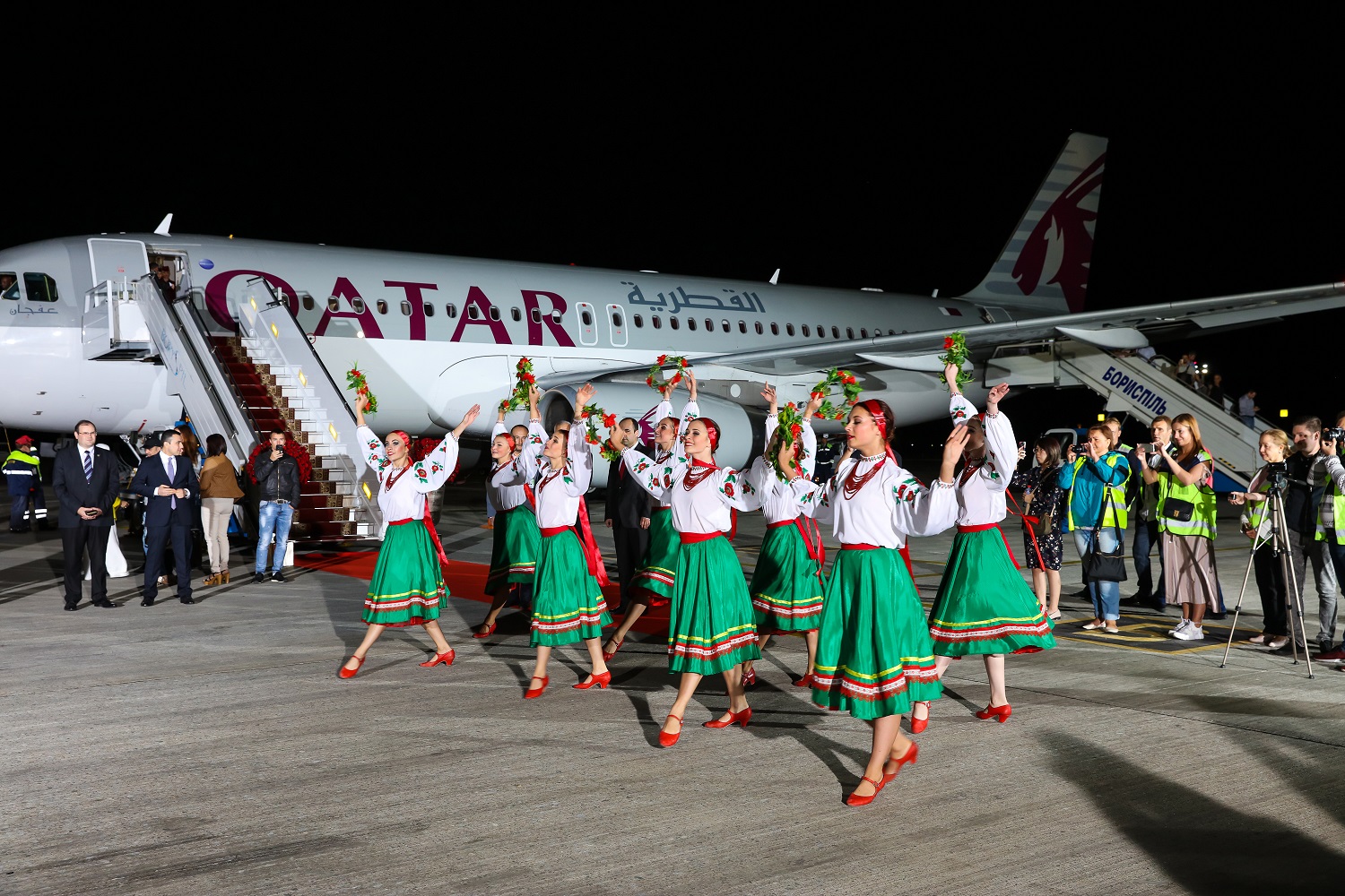 QATAR AIRWAYS приземлився в Києві: початок нового етапу для авіаперевезень 5 Київ зустрів першого літака QATAR AIRWAYS | Mandry1