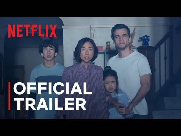 Netflix оселив чоловіка в білборді для реклами фільму 4