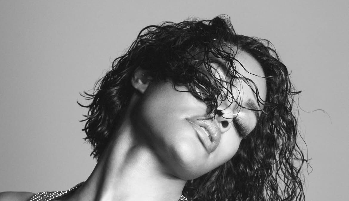 Теяна Тейлор уособлює нову кампанію Alaïa 7 Теяна Тейлор стала обличчям нової рекламної кампанії Alaïa0