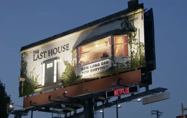 Netflix оселив чоловіка в білборді для реклами фільму