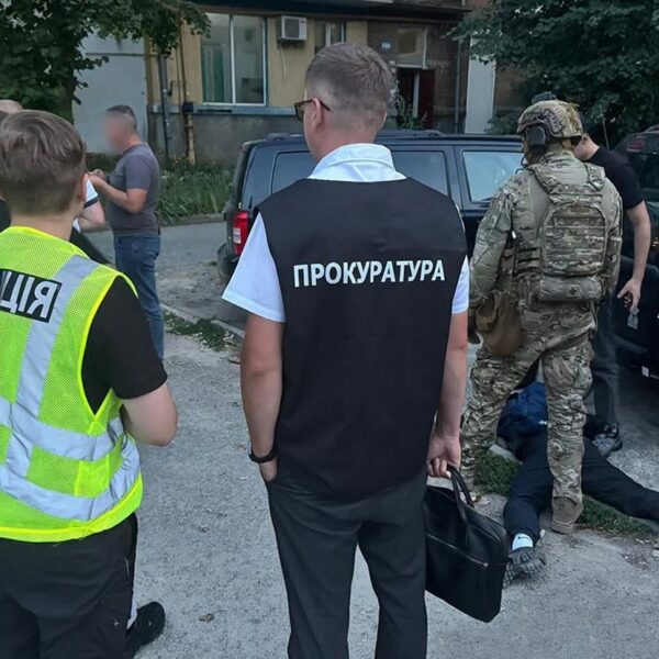 Дві схеми виїзду чоловіків за кордон провалилися: збитки сягнули $6300 і $4000