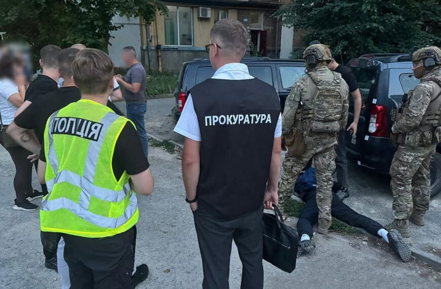 Головна 210 Дві схеми виїзду чоловіків за кордон провалилися: збитки сягнули $6300 і $4000