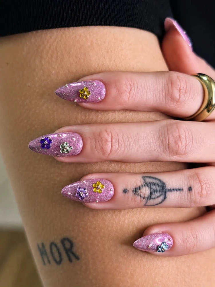 Цей манікюр Кайлі Дженнер — один із головних nail-трендів осені 2026 року6