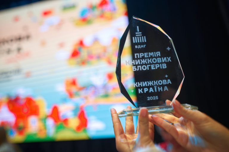 Книжкові блогери назвали найпопулярніші перекладні новинки року 2