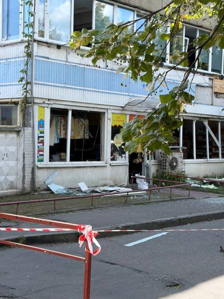 У Києві вдруге за літо пошкодили книгарню «Альпака» 15 У Києві вдруге за літо пошкодили книгарню «Альпака» 15