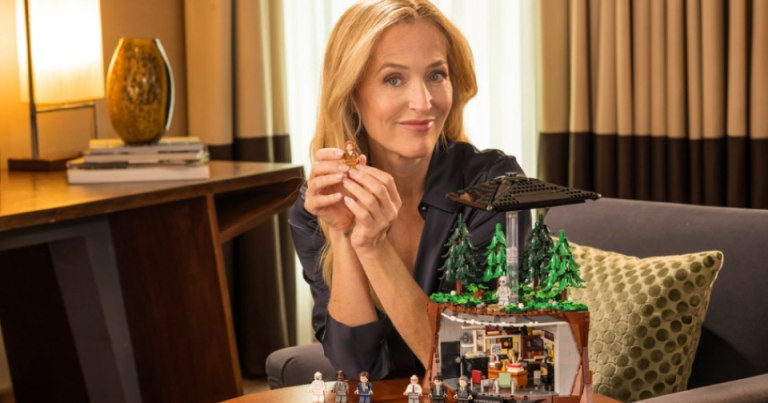 Lego здивує фанатів «Цілком таємно» новим набором у співпраці з Джилліан Андерсон 9 Lego здивує фанатів «Цілком таємно» новим набором у співпраці з Джилліан Андерсон 7